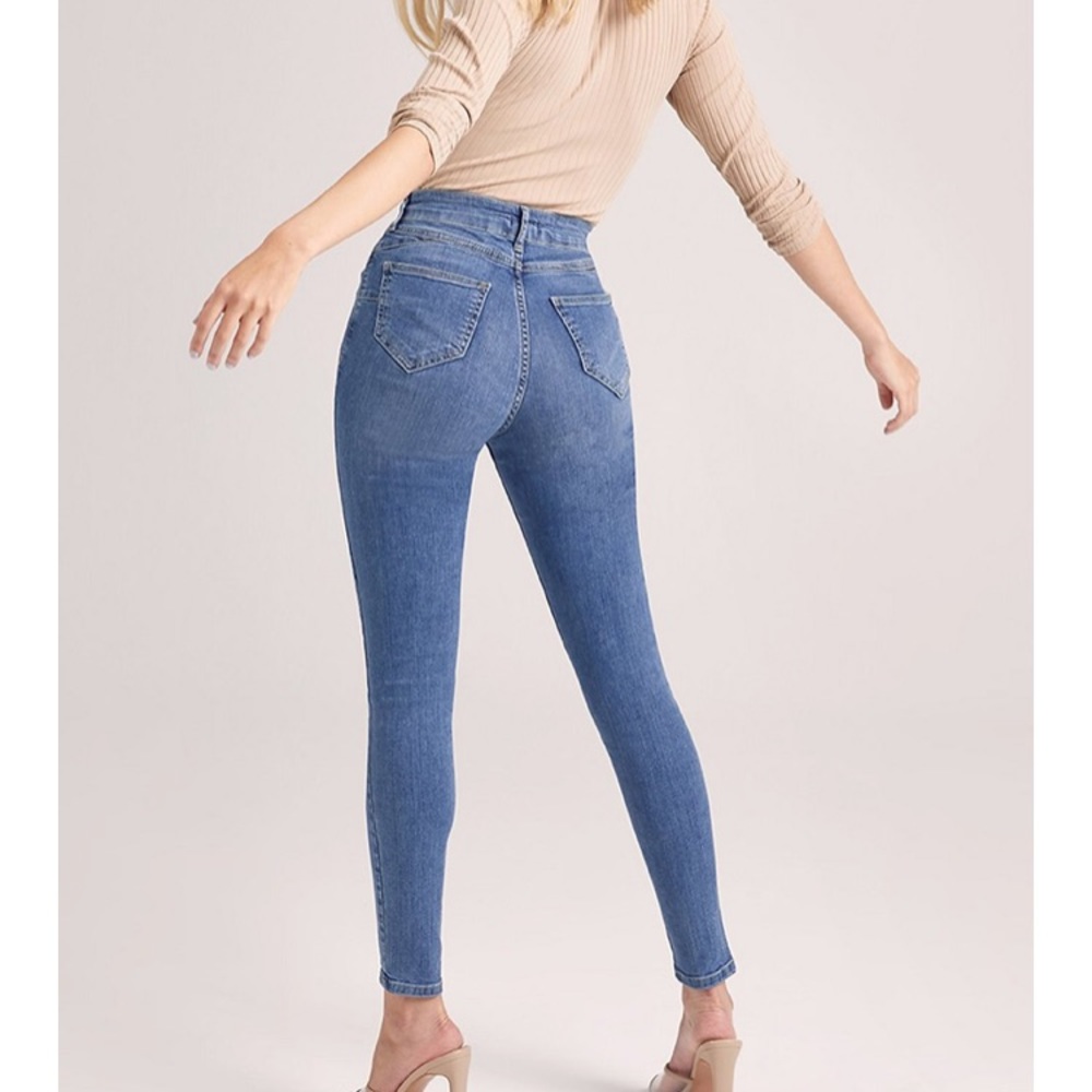 Butt shaper jeans (BRAND NEW)